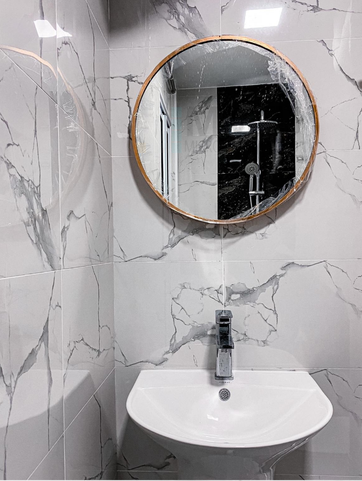 Round Mirror with Gold Aluminum Frame