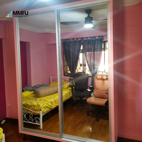 Wardrobe with Sliding Door