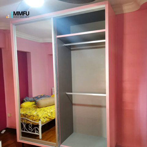 Wardrobe with Sliding Door