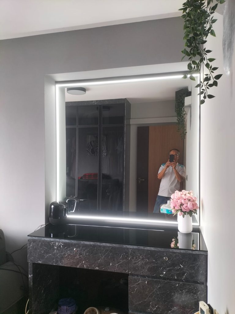 LED Dressing mirror
