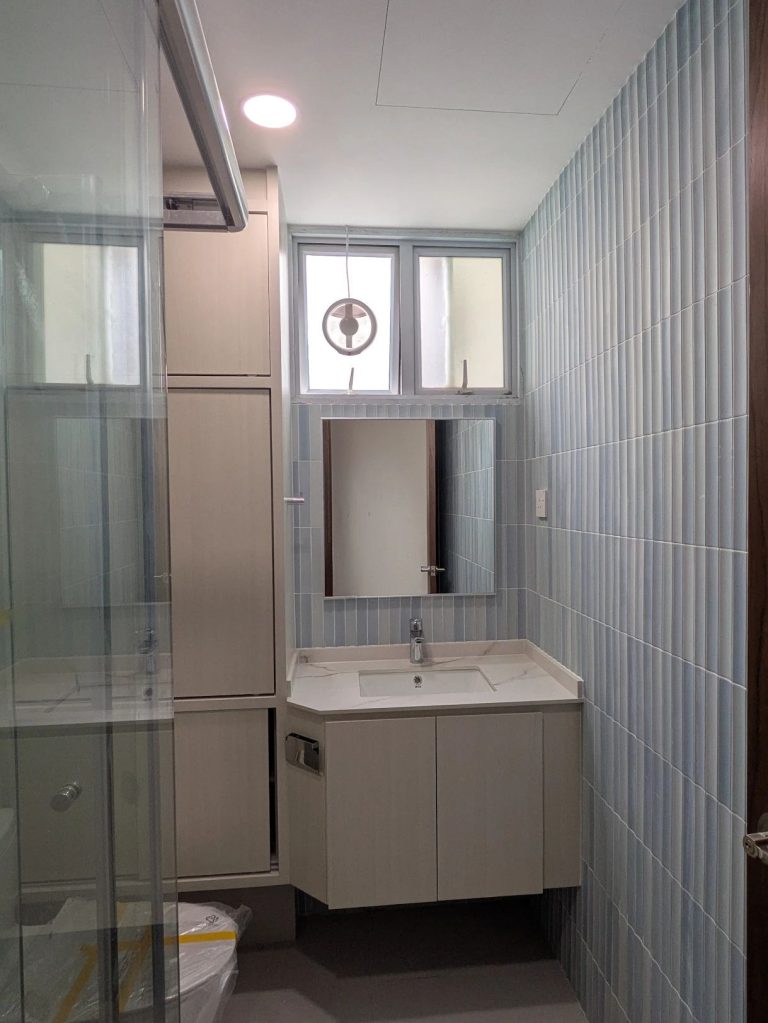 sliver matte alum frame with clear mirror